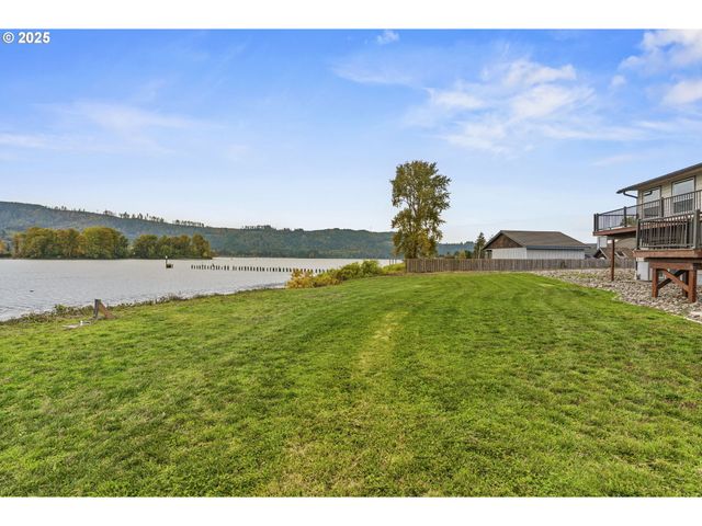277 W SUNNY SANDS Rd, Cathlamet, WA 98612