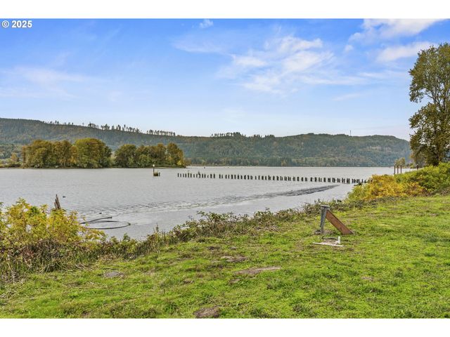 277 W SUNNY SANDS Rd, Cathlamet, WA 98612