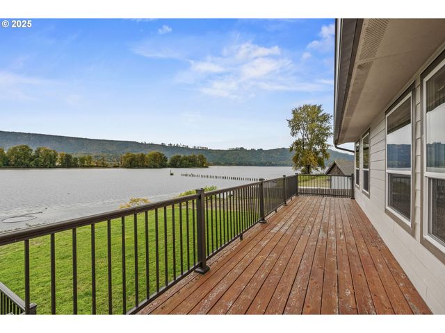 277 W SUNNY SANDS Rd, Cathlamet, WA 98612