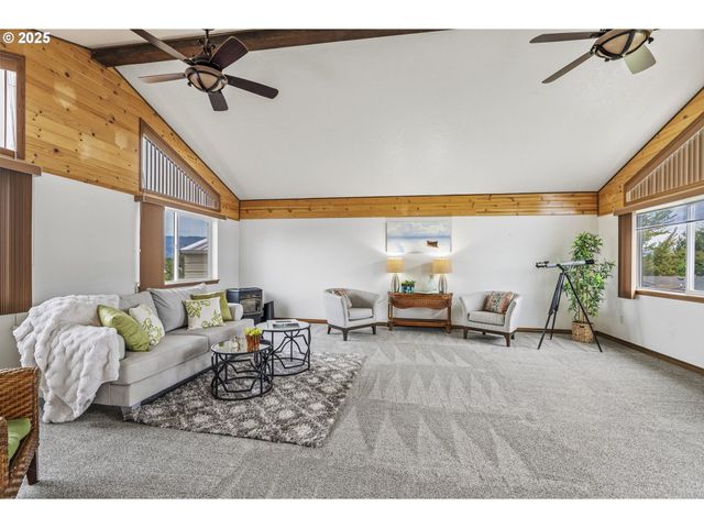 277 W SUNNY SANDS Rd, Cathlamet, WA 98612