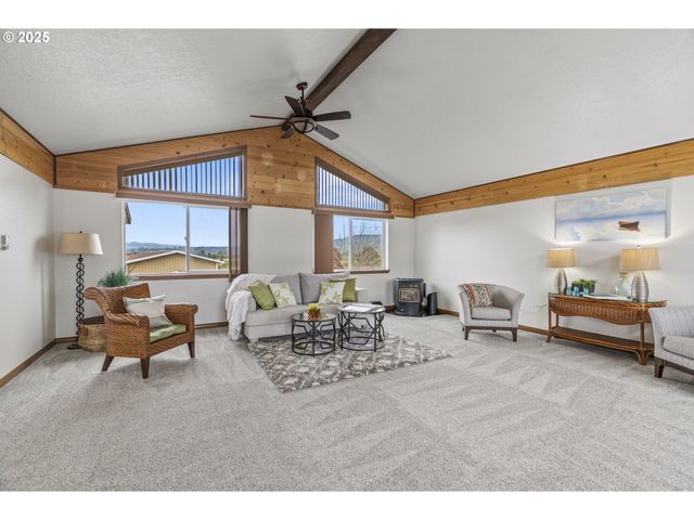 277 W SUNNY SANDS Rd, Cathlamet, WA 98612