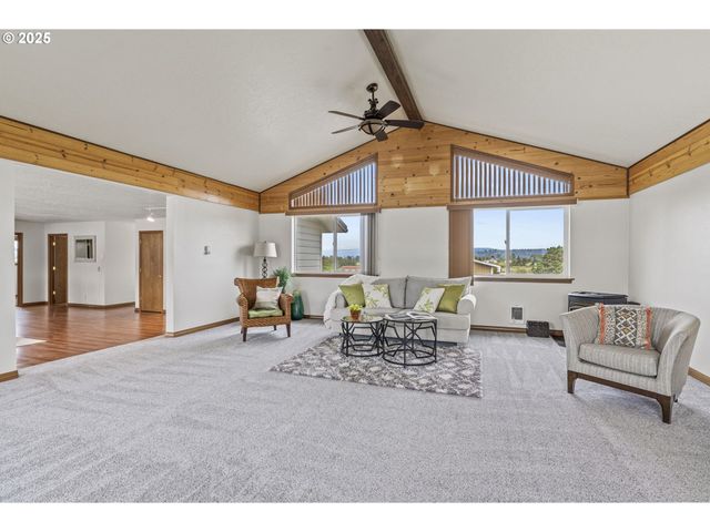 277 W SUNNY SANDS Rd, Cathlamet, WA 98612