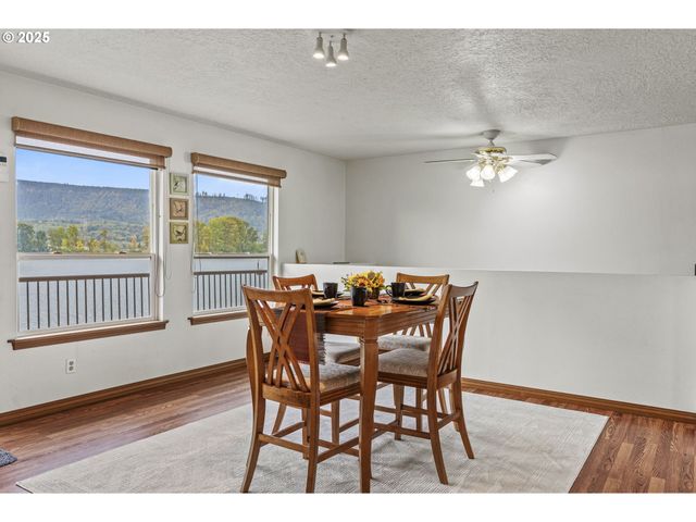 277 W SUNNY SANDS Rd, Cathlamet, WA 98612