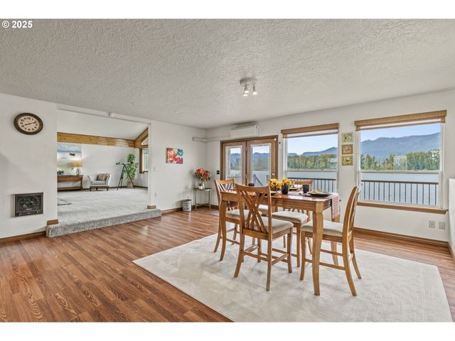 277 W SUNNY SANDS Rd, Cathlamet, WA 98612