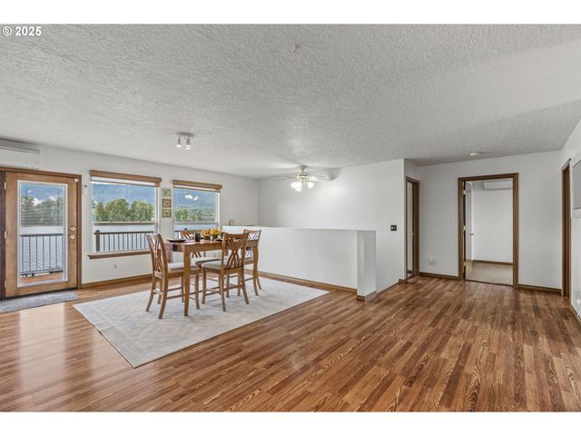 277 W SUNNY SANDS Rd, Cathlamet, WA 98612