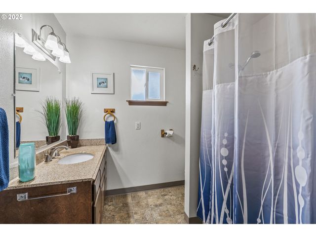 277 W SUNNY SANDS Rd, Cathlamet, WA 98612