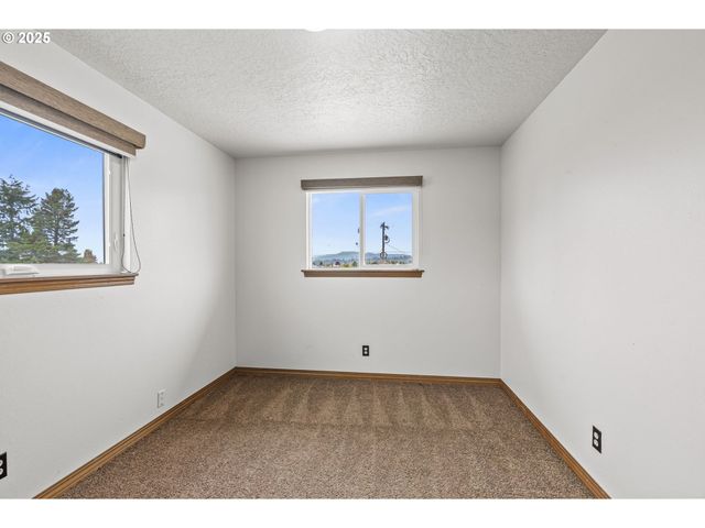 277 W SUNNY SANDS Rd, Cathlamet, WA 98612