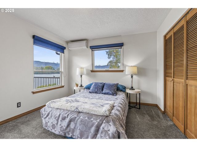 277 W SUNNY SANDS Rd, Cathlamet, WA 98612