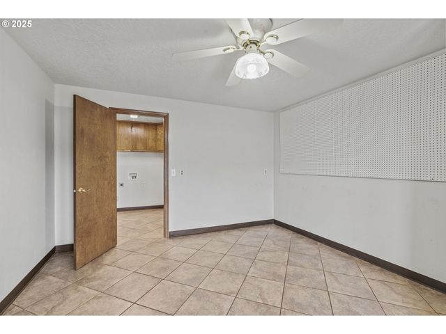 277 W SUNNY SANDS Rd, Cathlamet, WA 98612