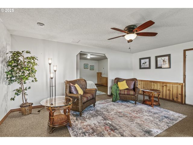 277 W SUNNY SANDS Rd, Cathlamet, WA 98612