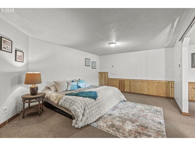 277 W SUNNY SANDS Rd, Cathlamet, WA 98612