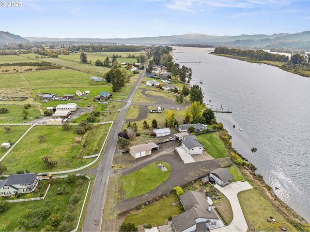 277 W SUNNY SANDS Rd, Cathlamet, WA 98612