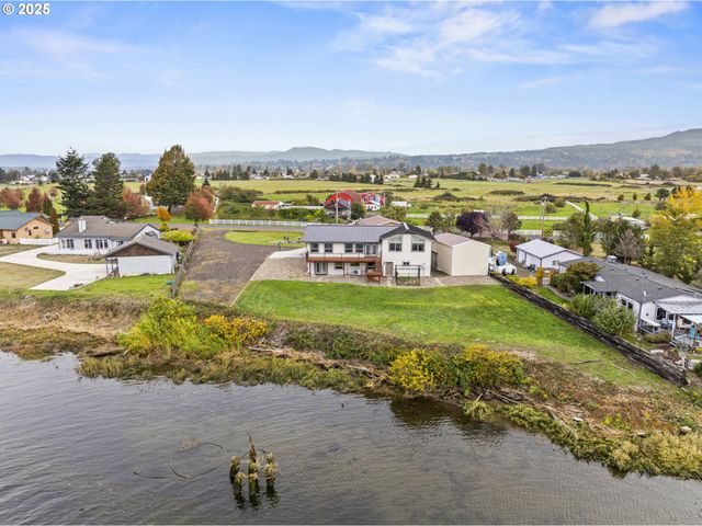 277 W SUNNY SANDS Rd, Cathlamet, WA 98612
