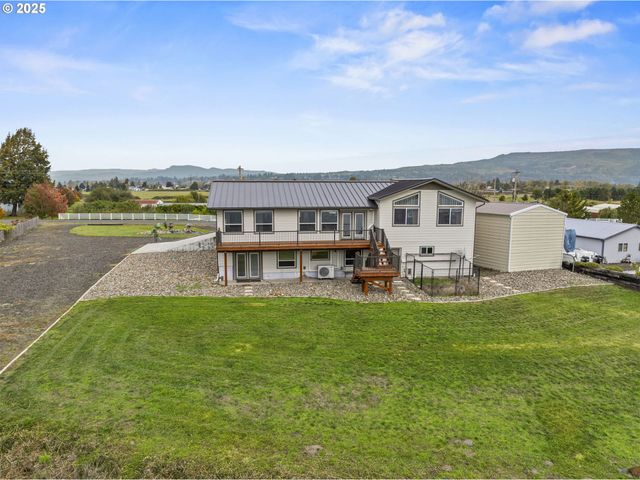 277 W SUNNY SANDS Rd, Cathlamet, WA 98612