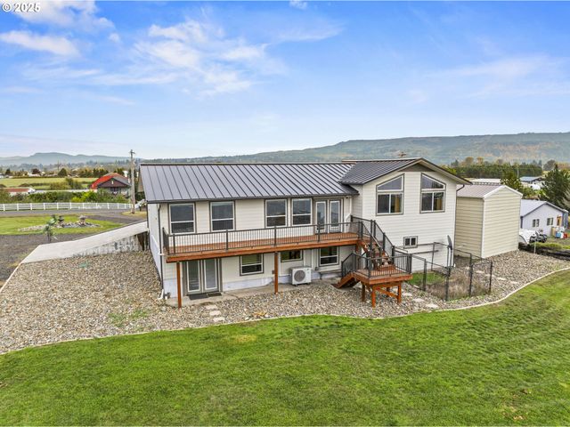 277 W SUNNY SANDS Rd, Cathlamet, WA 98612