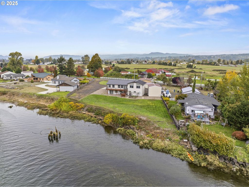 277 W SUNNY SANDS Rd, Cathlamet, WA 98612