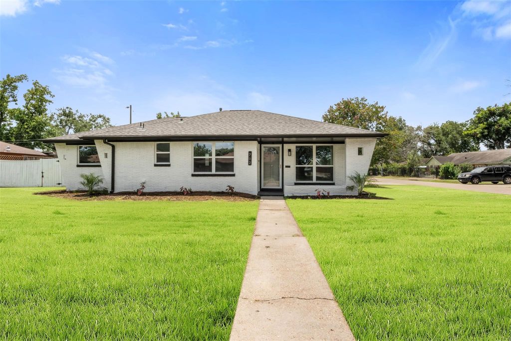 702 Pennington Street, Houston, TX 77022