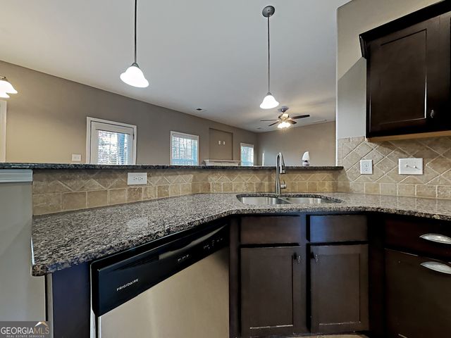 337 Cliffhaven Circle, Newnan, GA 30263