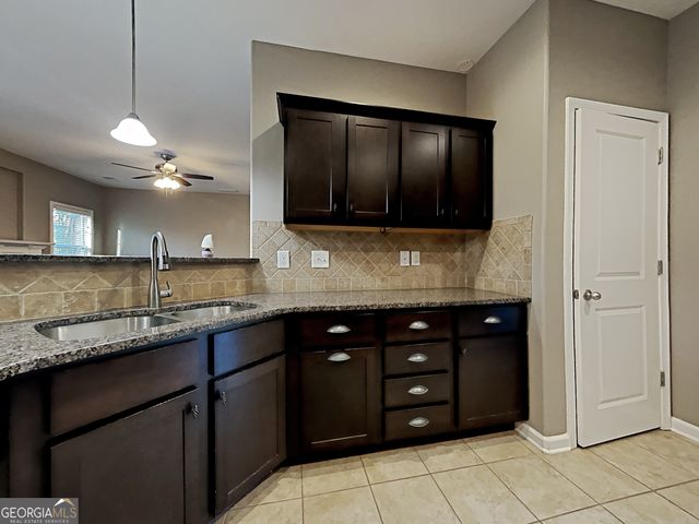 337 Cliffhaven Circle, Newnan, GA 30263