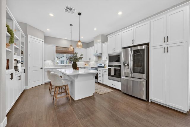 3008 Hemet Way, Roseville, CA 95747