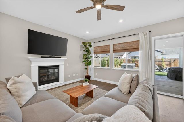 3008 Hemet Way, Roseville, CA 95747