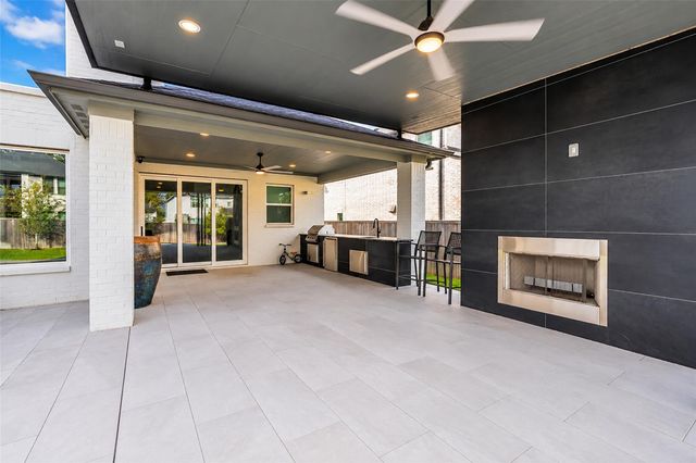 80 Perennial Canyon Drive, Tomball, TX 77375
