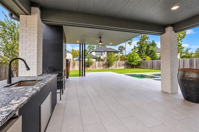 80 Perennial Canyon Drive, Tomball, TX 77375