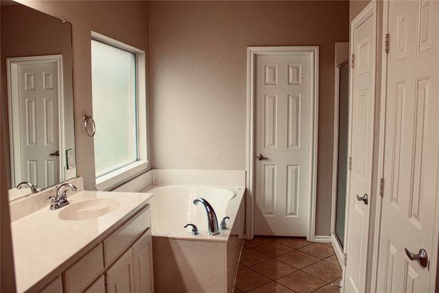 10240 Los Barros Trail, Fort Worth, TX 76177