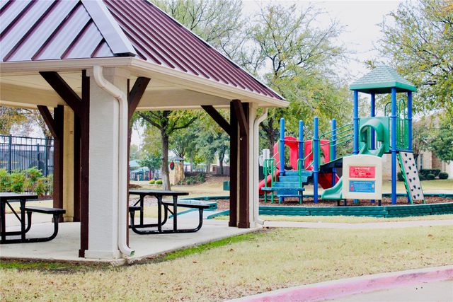 10240 Los Barros Trail, Fort Worth, TX 76177