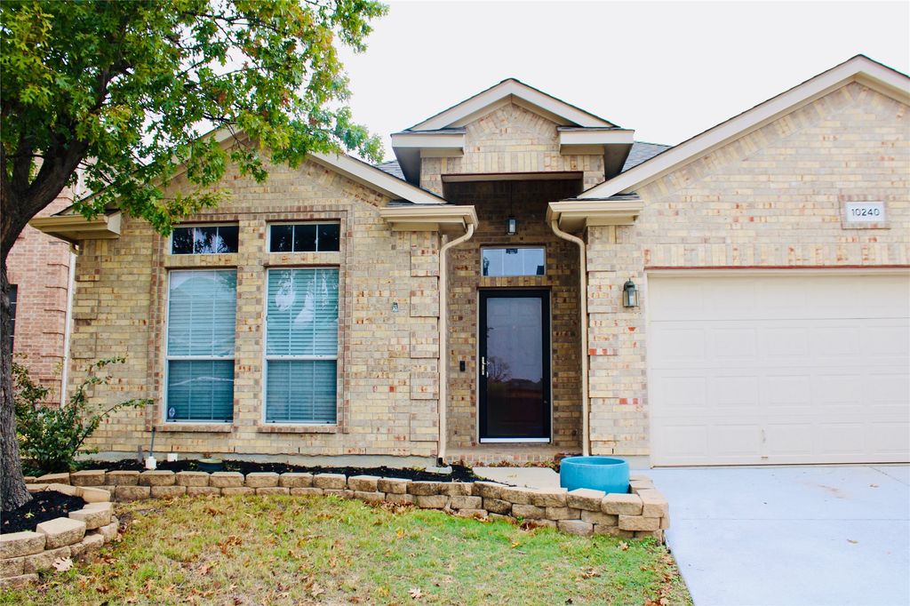 10240 Los Barros Trail, Fort Worth, TX 76177