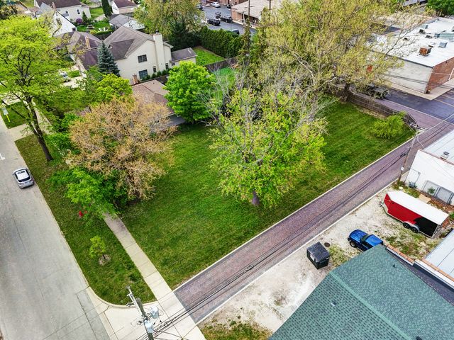 260 N Linden Avenue, Westmont, IL 60559