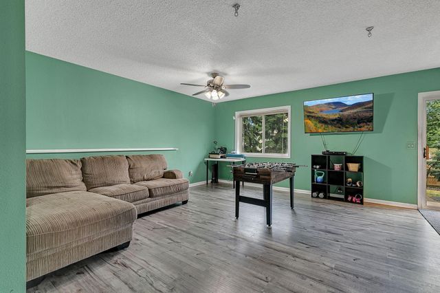 405 12th Avenue NW, Isanti, MN 55040