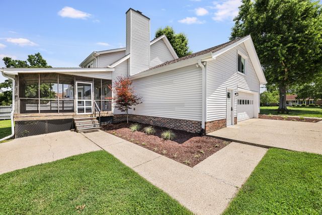 1208 Newmans Trl, Hendersonville, TN 37075