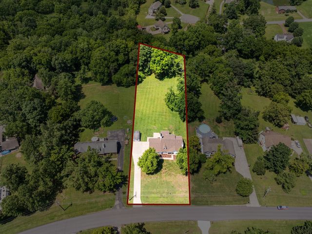 1208 Newmans Trl, Hendersonville, TN 37075
