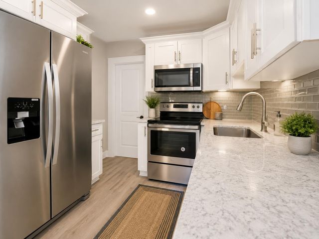 20100 E Eight Mile Road, Harper Woods City, MI 48225