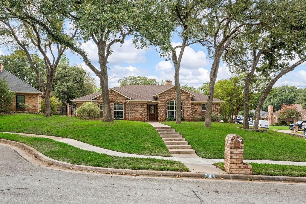 3804 Berkshire Court, Bedford, TX 76021 — exterior