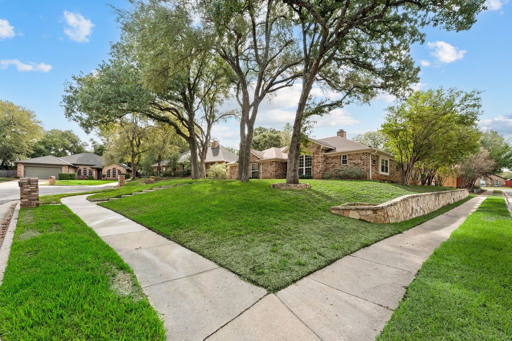 3804 Berkshire Court, Bedford, TX 76021 — photo 2