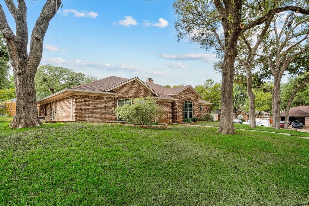 3804 Berkshire Court, Bedford, TX 76021 — photo 4