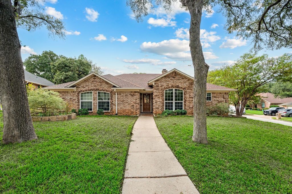 3804 Berkshire Court, Bedford, TX 76021 — photo 5
