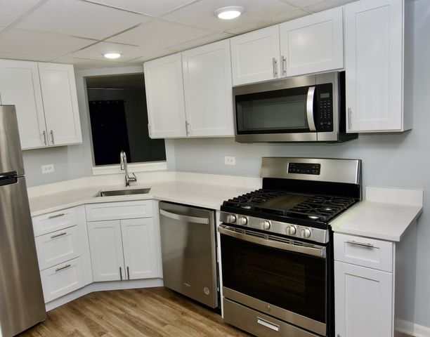 10347 Dearlove Road 301, Glenview, IL 60025