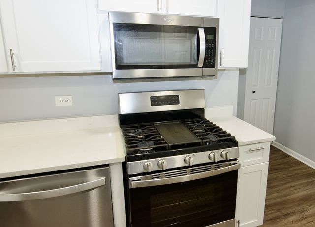 10347 Dearlove Road 301, Glenview, IL 60025