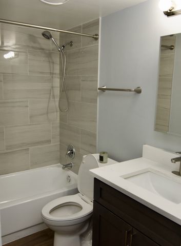 10347 Dearlove Road 301, Glenview, IL 60025