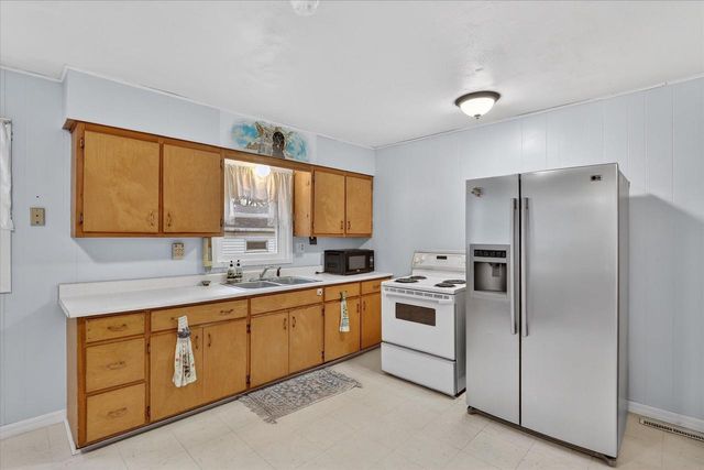 1504 W 7th Avenue, Brodhead, WI 53520