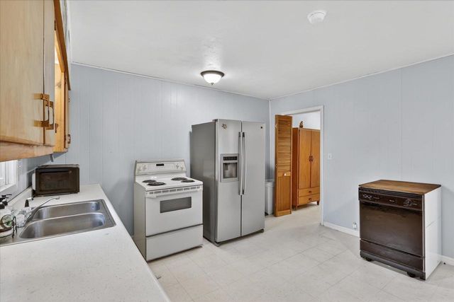 1504 W 7th Avenue, Brodhead, WI 53520