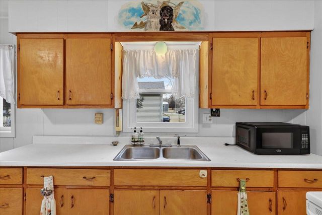 1504 W 7th Avenue, Brodhead, WI 53520