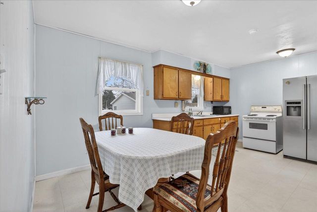 1504 W 7th Avenue, Brodhead, WI 53520