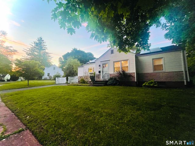 41 Cumpstone Drive, Hamden, CT 06518