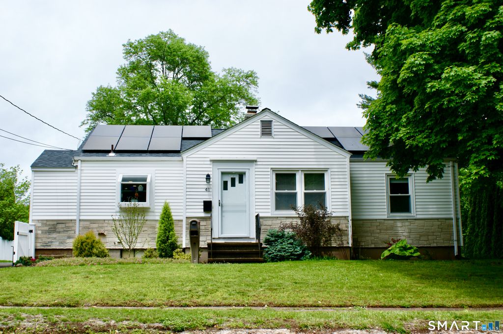 41 Cumpstone Drive, Hamden, CT 06518