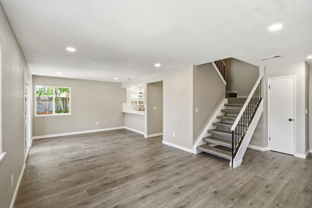 7521 Delta Pointe Way, Sacramento, CA 95823