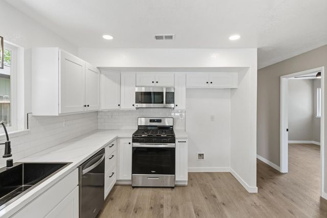 7521 Delta Pointe Way, Sacramento, CA 95823